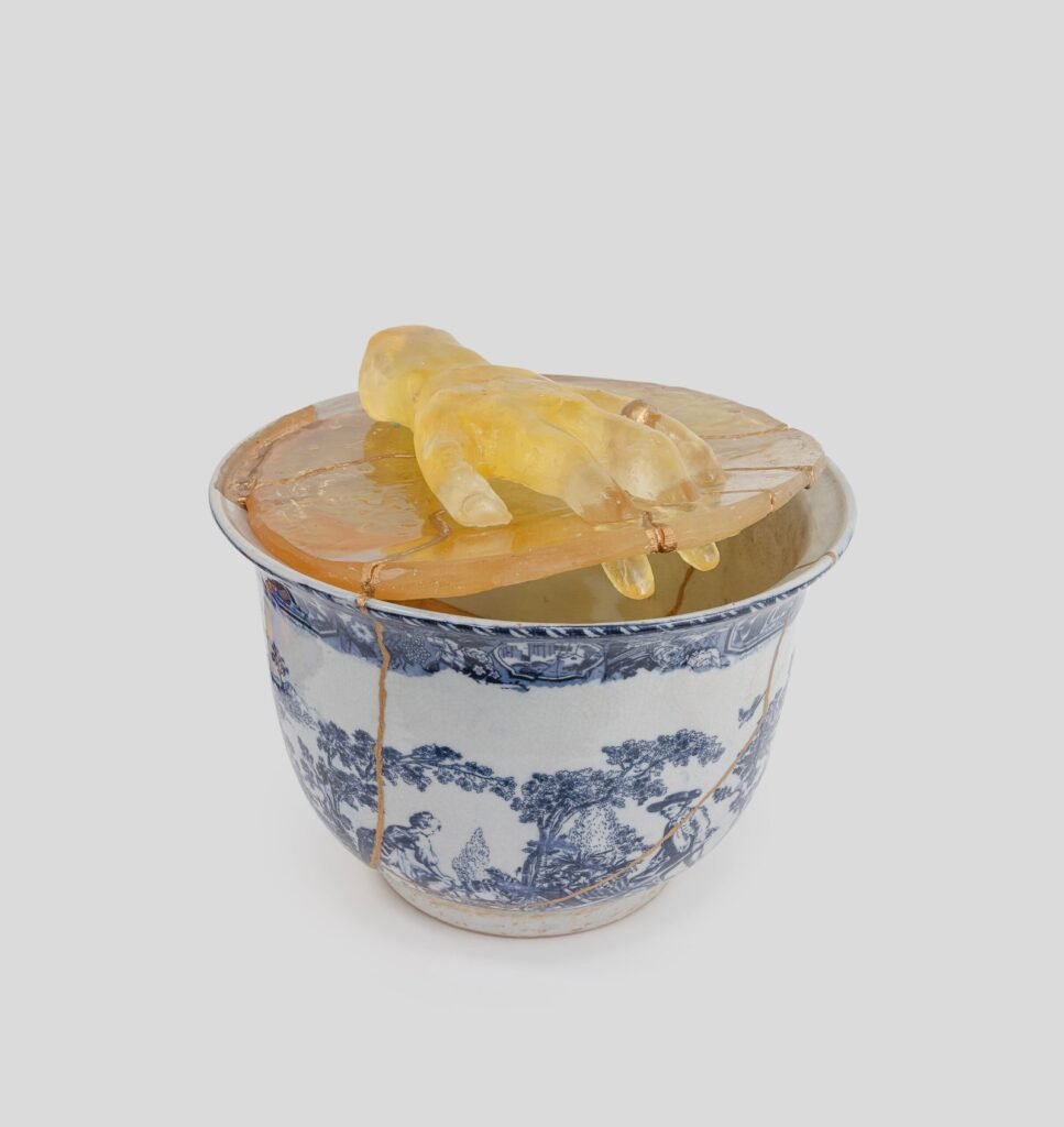 Exposição “apesar de” celebra potência feminina em SP