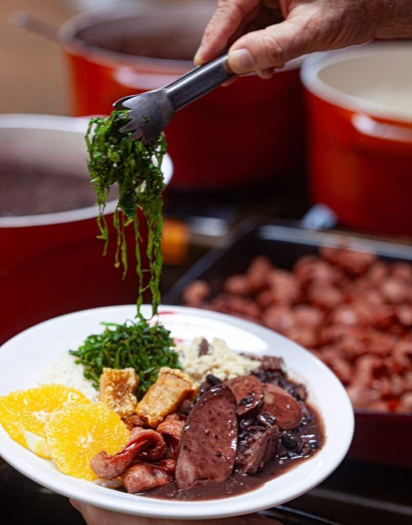 Bar do Zeca Pagodinho agita Páscoa com feijoada e samba