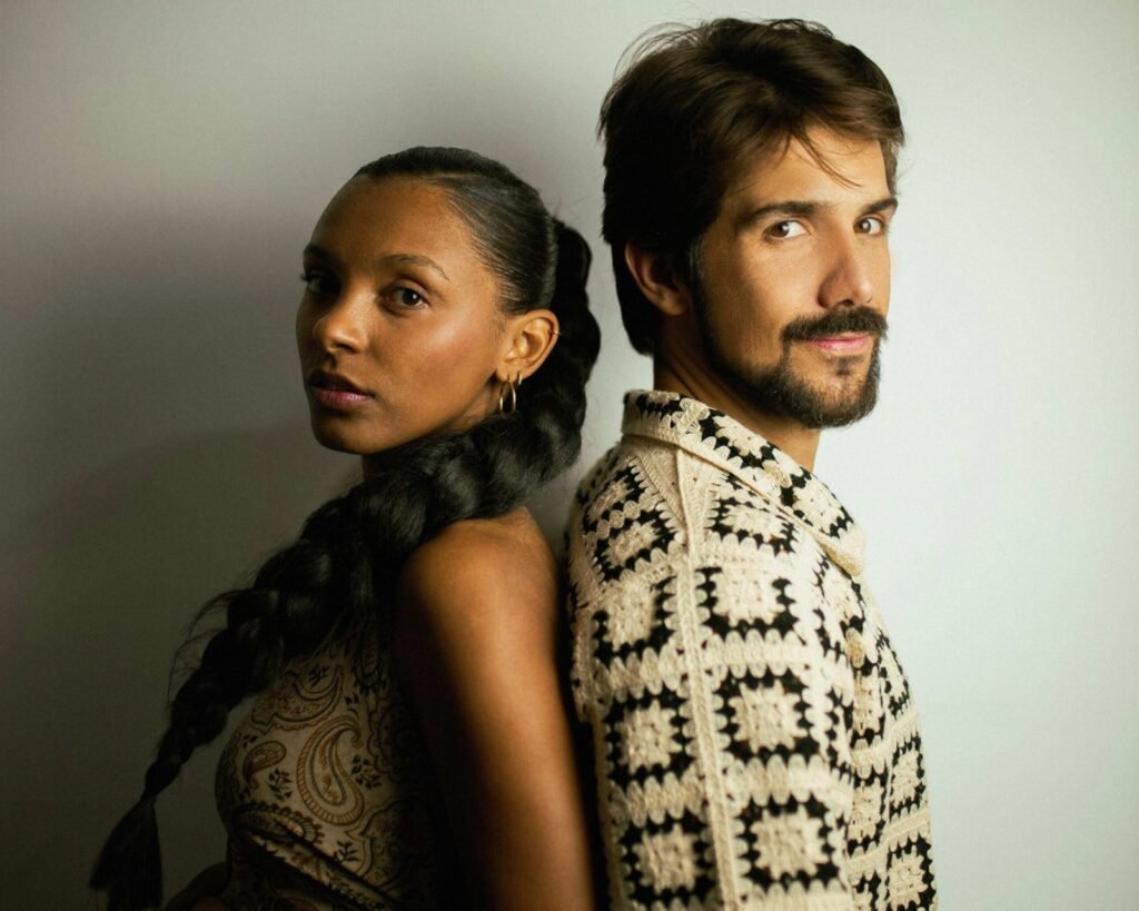 Gabriel Gonti lança clipe “Descomplica” com Anna Pêgo