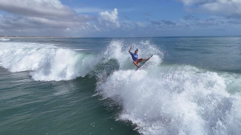 Mana Poke patrocina bicampeã Carol Bastides