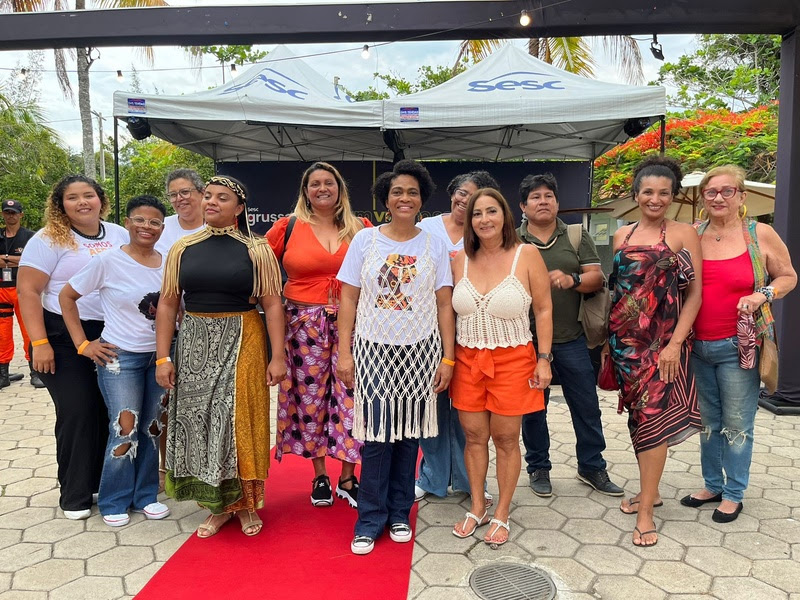 Sesc cria acessórios de peixe na Fashion Week