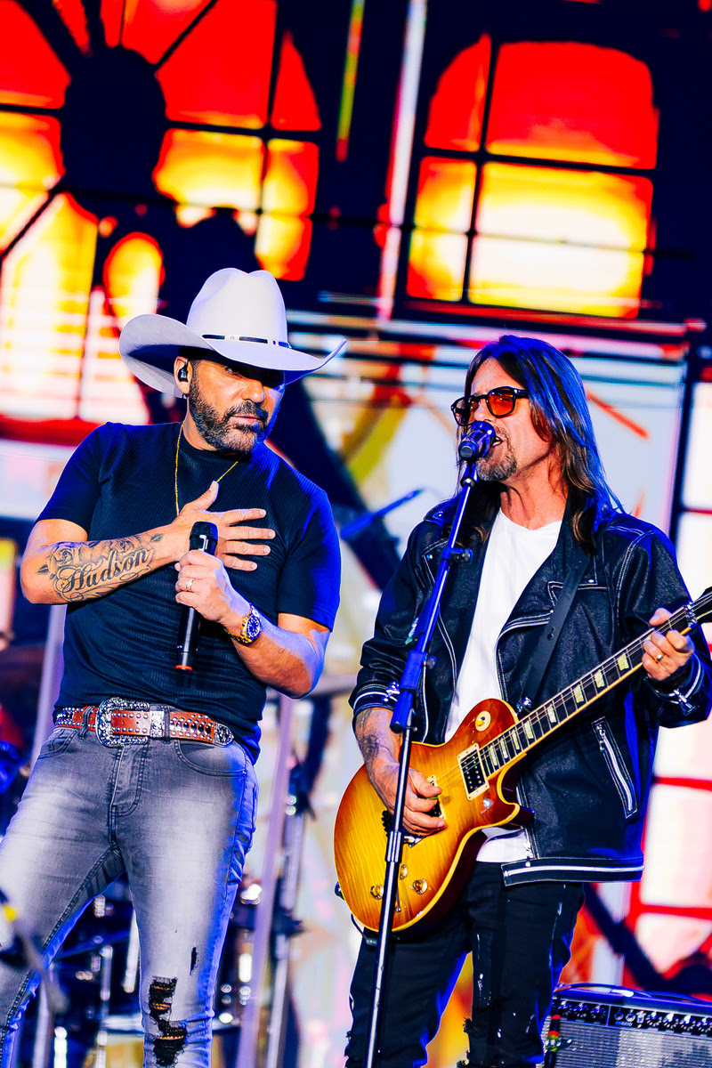 ExpoLondrina vive noite histórica no sertanejo