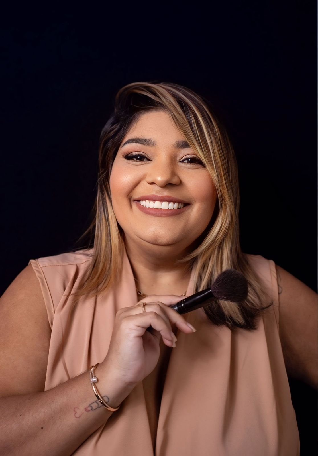 Nanni Abel celebra beleza e negócios em Niterói