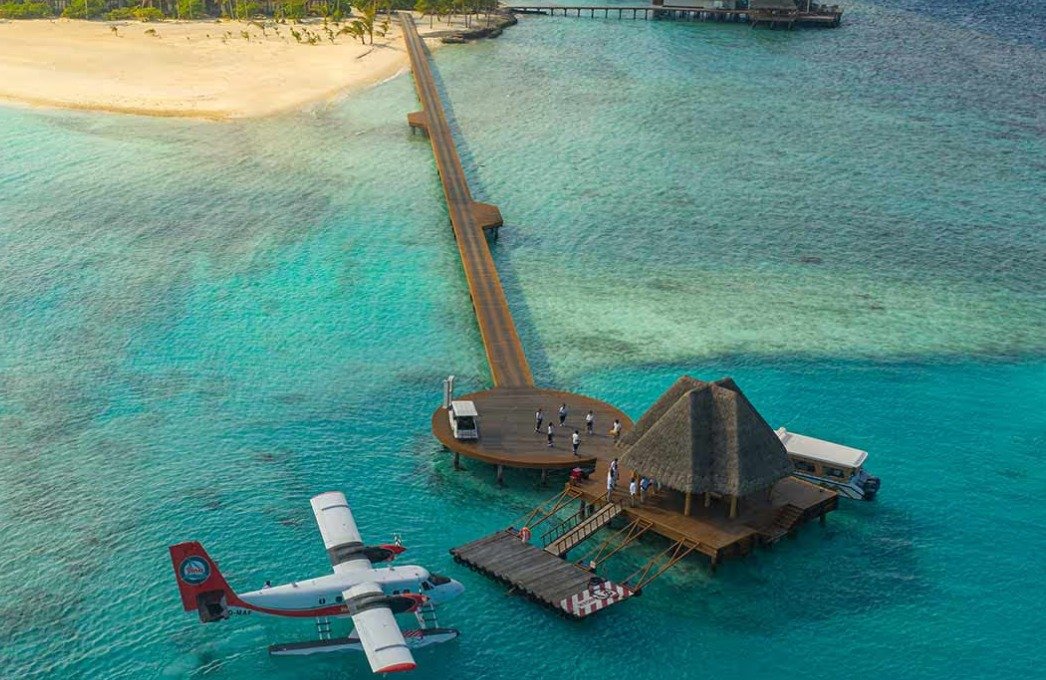 Resort nas Maldivas inclui transfers grátis