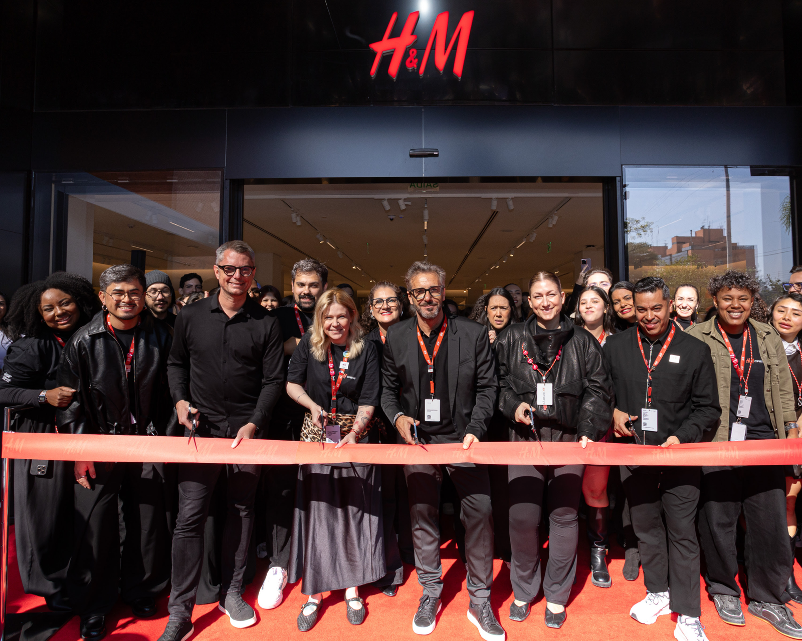 H&M chega a Porto Alegre com descontos e brindes na abertura