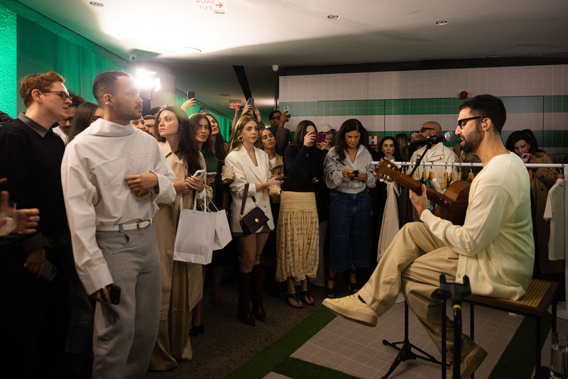 Lacoste lança coleção no Brasil com show de Silva