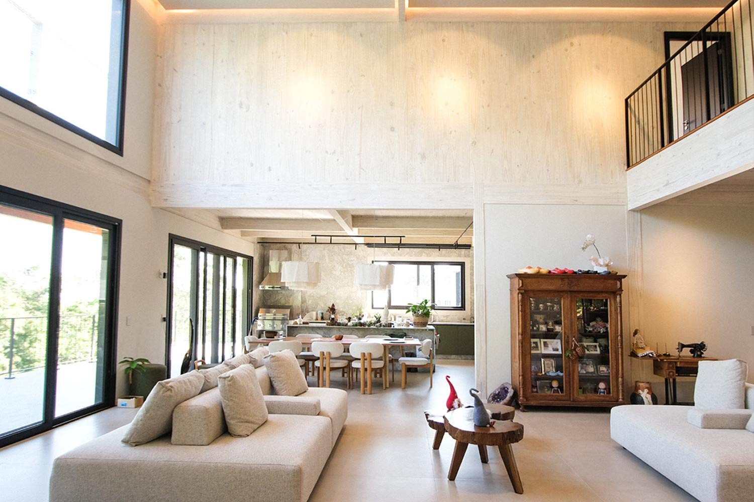 Casa Cacupé unifica madeira e bem-estar