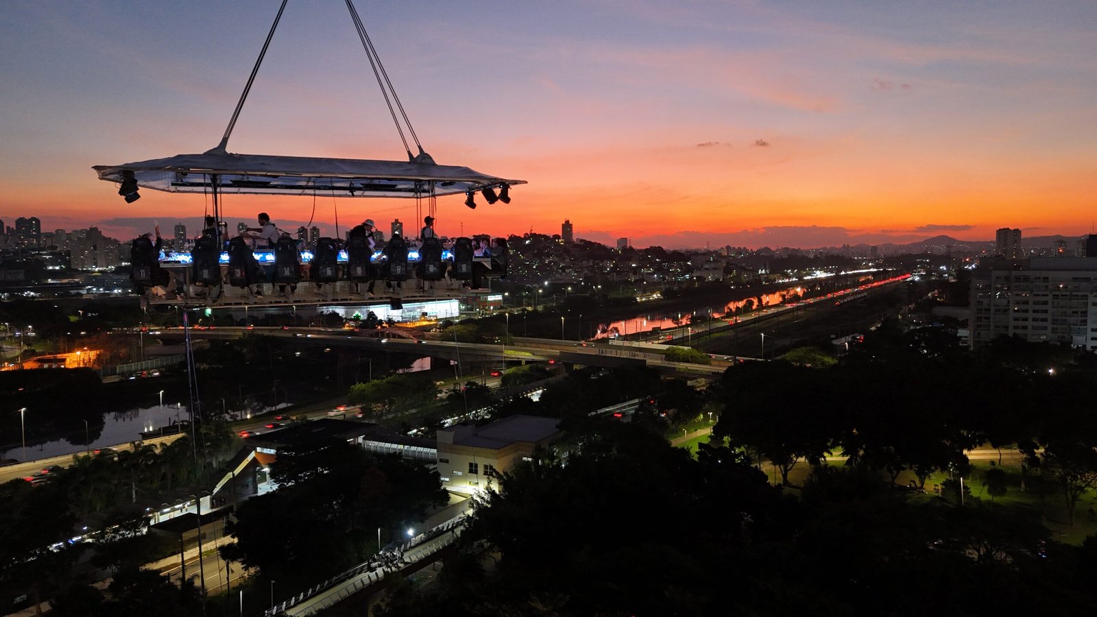 Dinner in the Sky vai transmitir Copa e abre às quintas