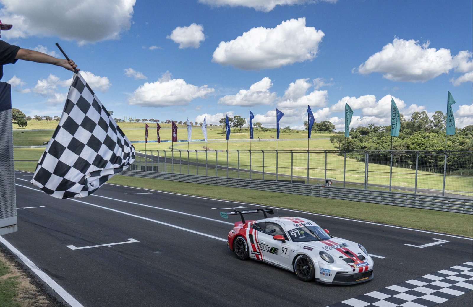Jeff Giassi corre em Le Mans pela primeira vez