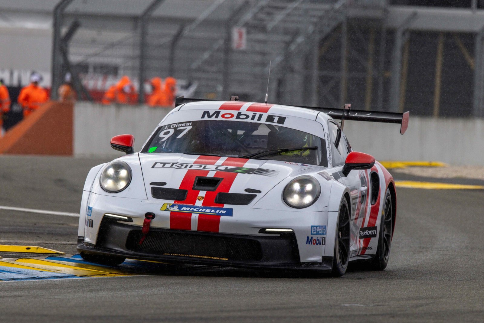 Jeff Giassi vence em Le Mans na Porsche Carrera Cup