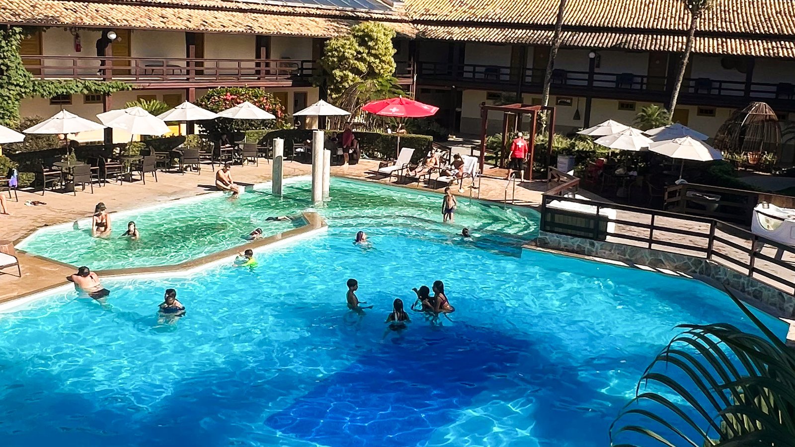 Resort em Rio das Ostras aposta em lazer climatizado
