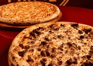 Fondue dentro da pizza? Pizza Prime e Tirolez lançam novidade