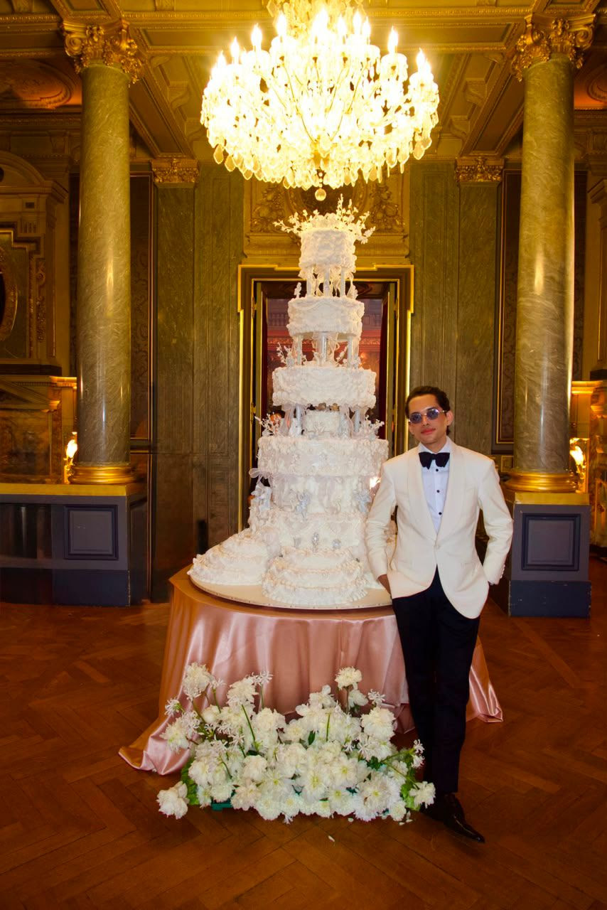 Bolo de 2 metros leva confeiteiro brasileiro a Paris