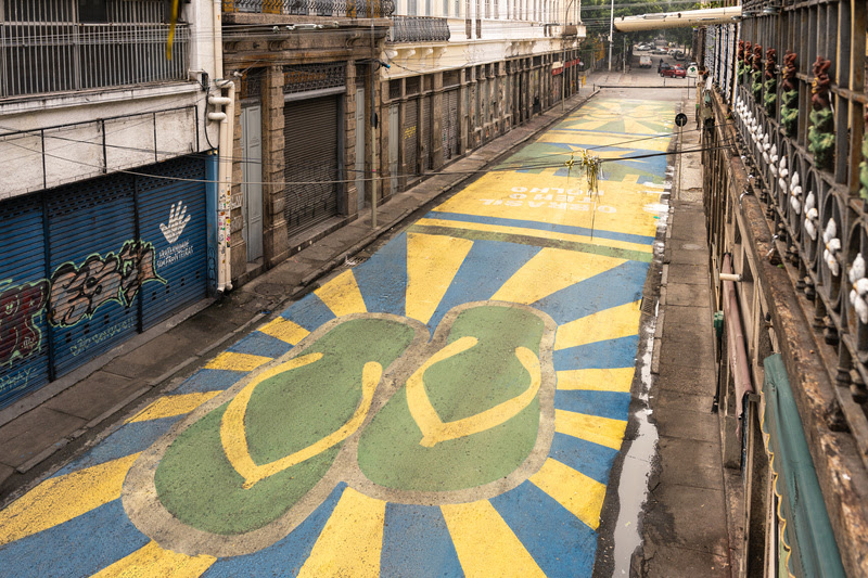 Havaianas ocupa Rio com mosaico de 4.500 pares
