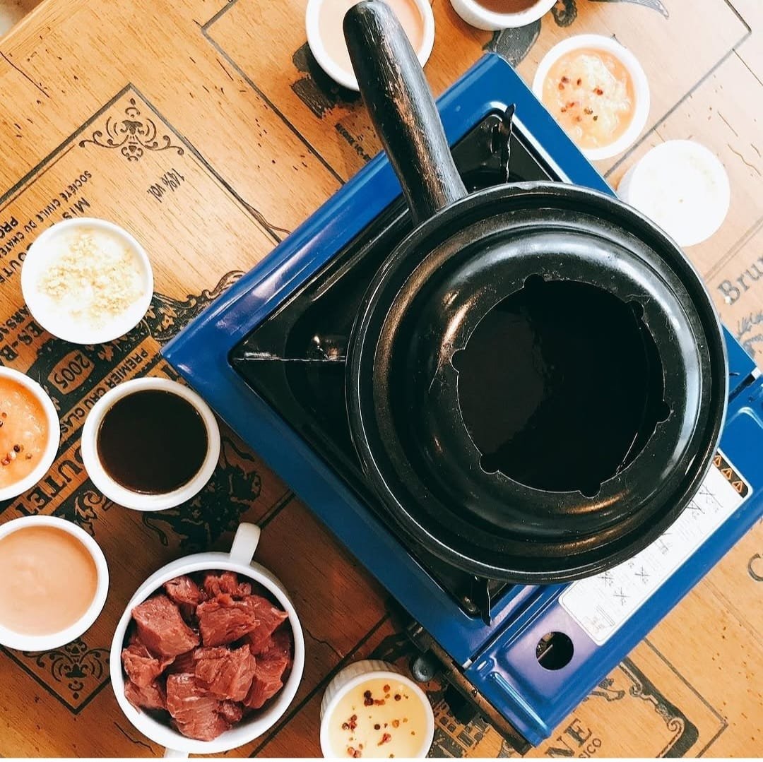 Chez L’Ami Martin aquece inverno com menu de fondues no Fashion Mall