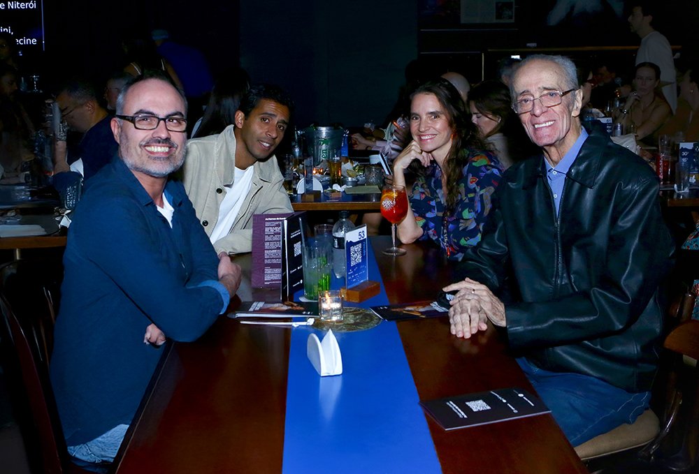 Karinah leva homenagem às mulheres do samba ao Blue Note Rio