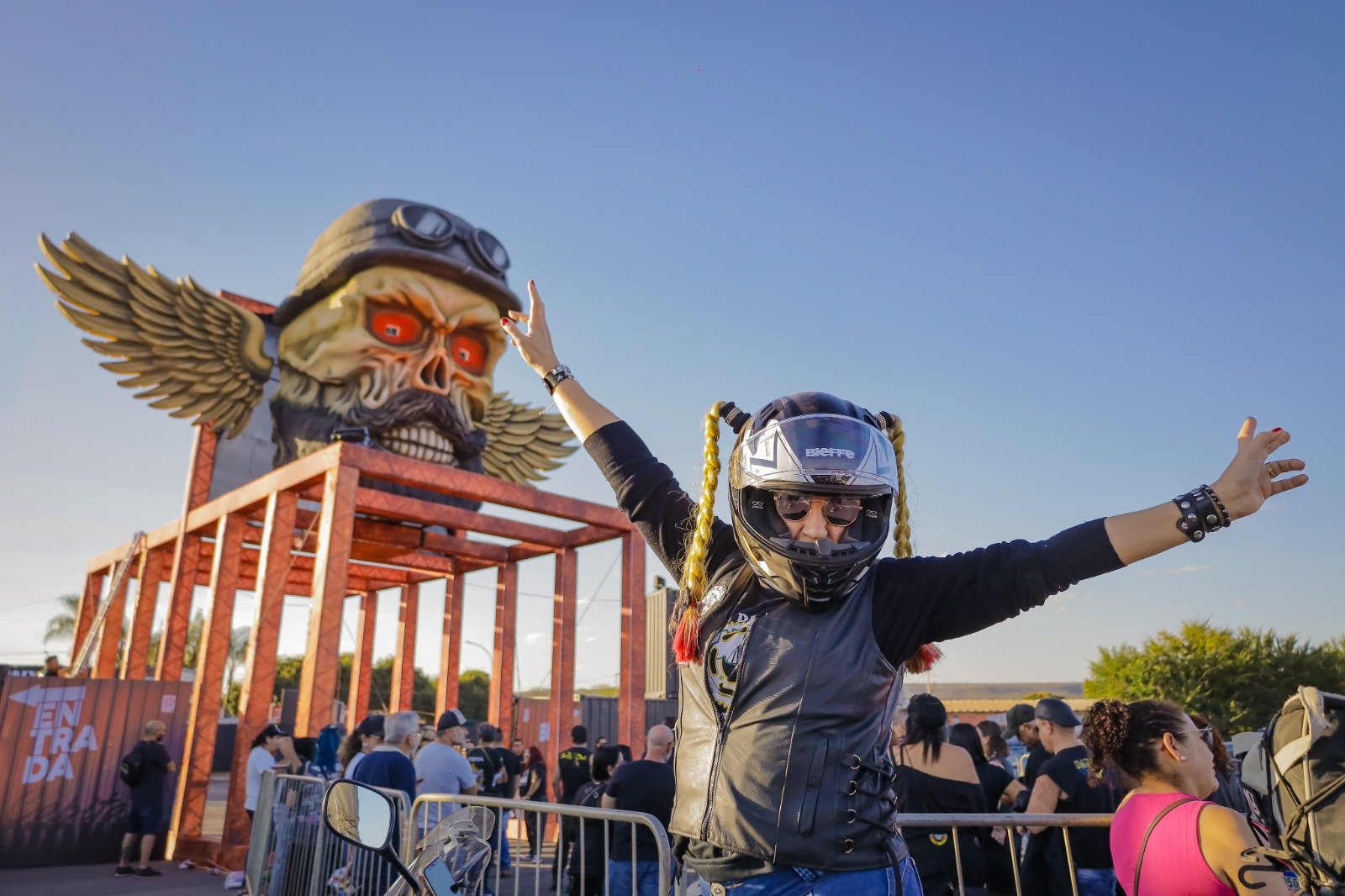 Fila e tradição marcam abertura do Capital Moto Week 2026