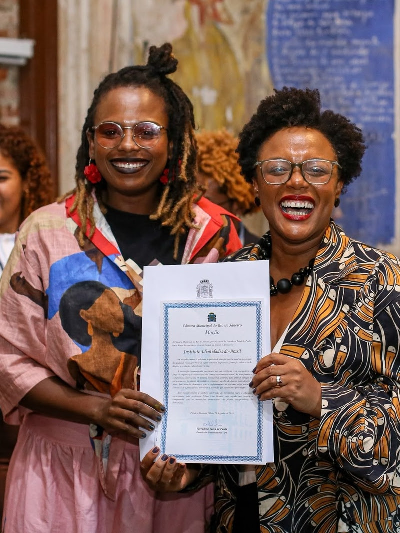 Câmara do Rio homenageia Luana Génot e ID_BR