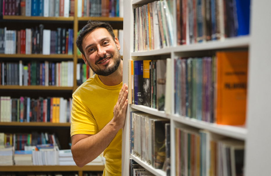 Estreia literária une tragédia e comédia em retrato do Brasil