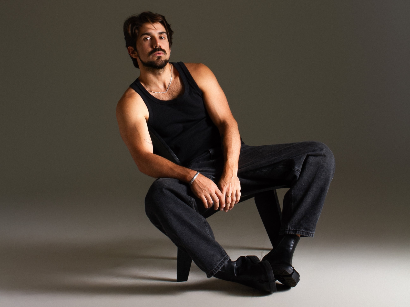 Gabriel Gonti estreia novo álbum ao vivo