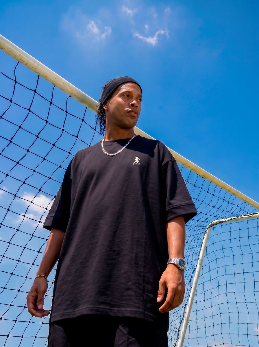 Ronaldinho Gaúcho estreia marca de vestuário