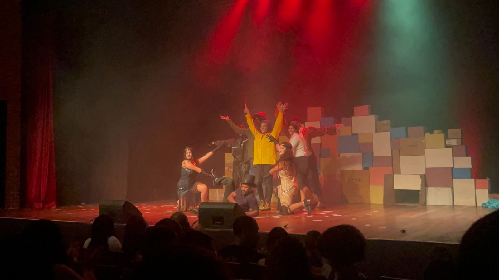 Coraline sobe ao palco na Barra da Tijuca