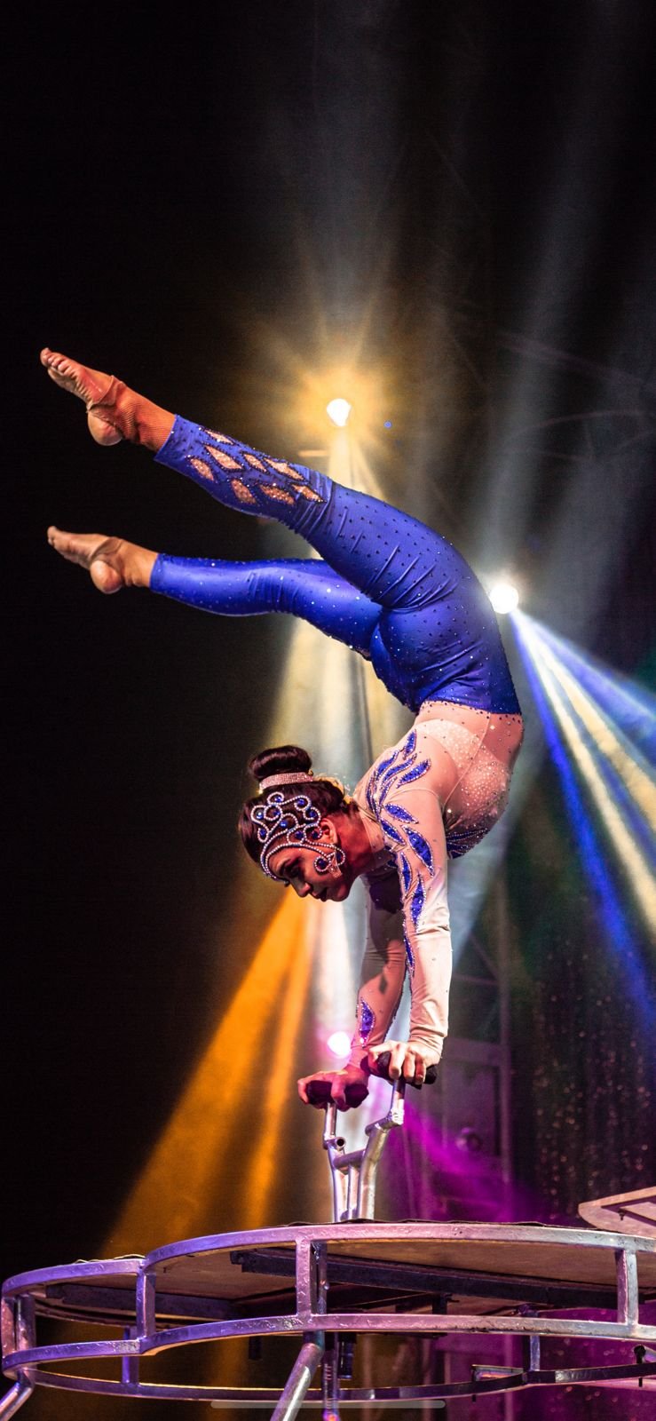 King Kong de 11 metros é atração de circo no Rio