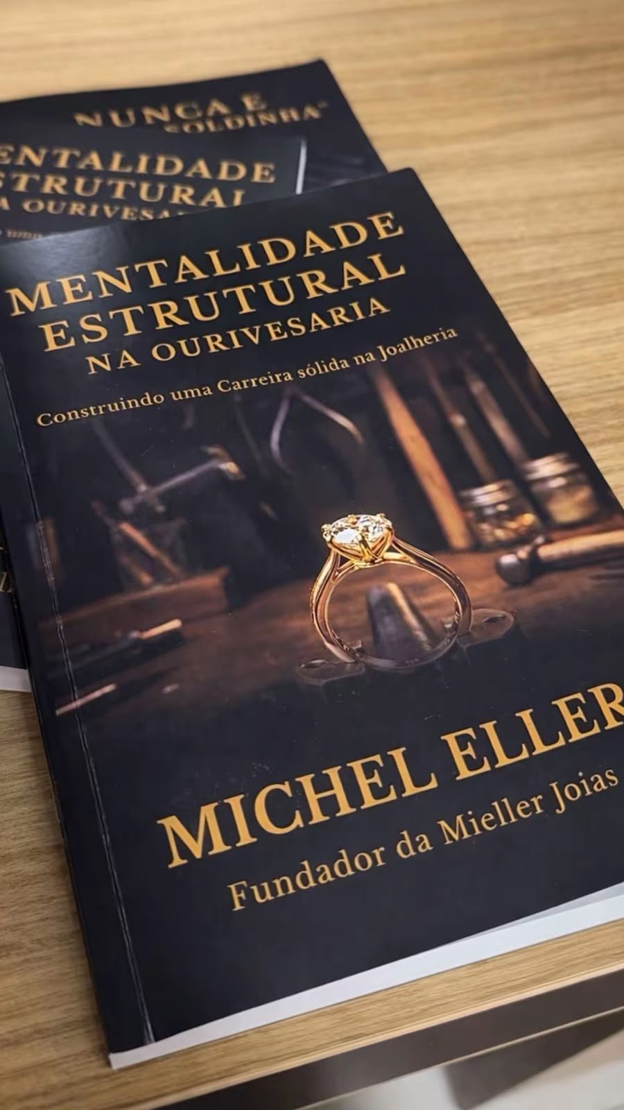 Livro ensina a construir carreira na ourivesaria