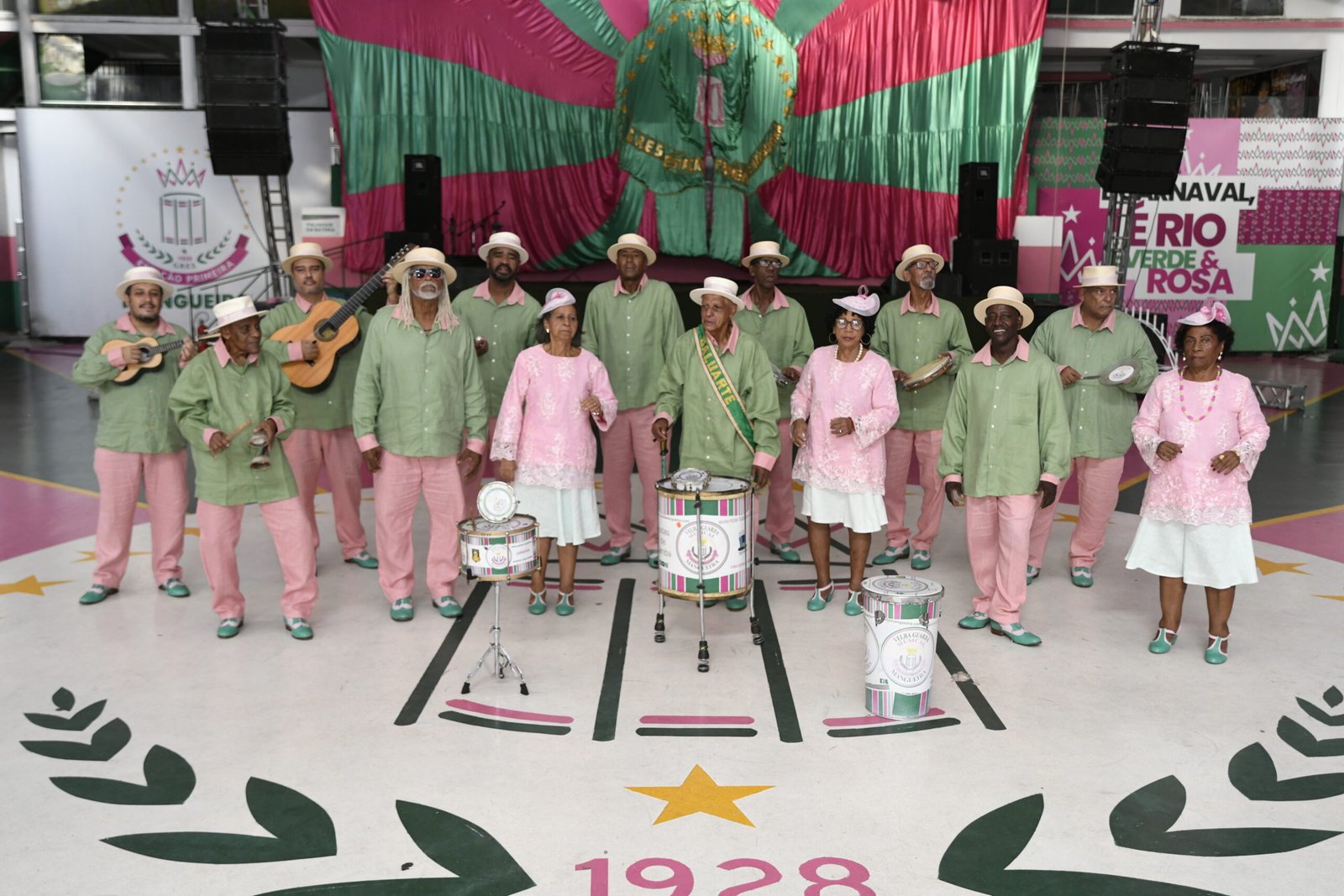 Mangueira celebra a história do samba no Circo Crescer