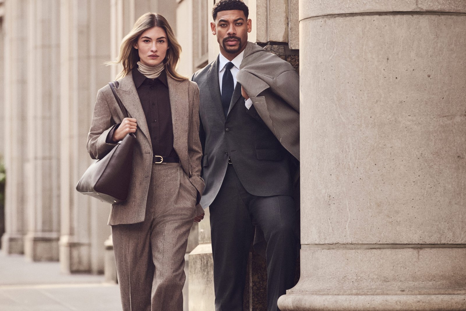 BOSS celebra o terno moderno com Aaron Pierre