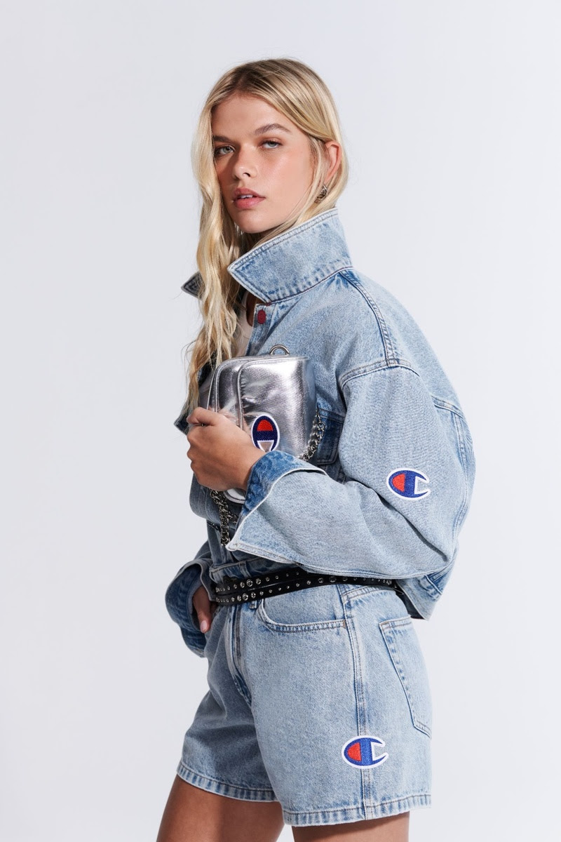 Collab une o jeans da JOHN JOHN ao streetwear da Champion