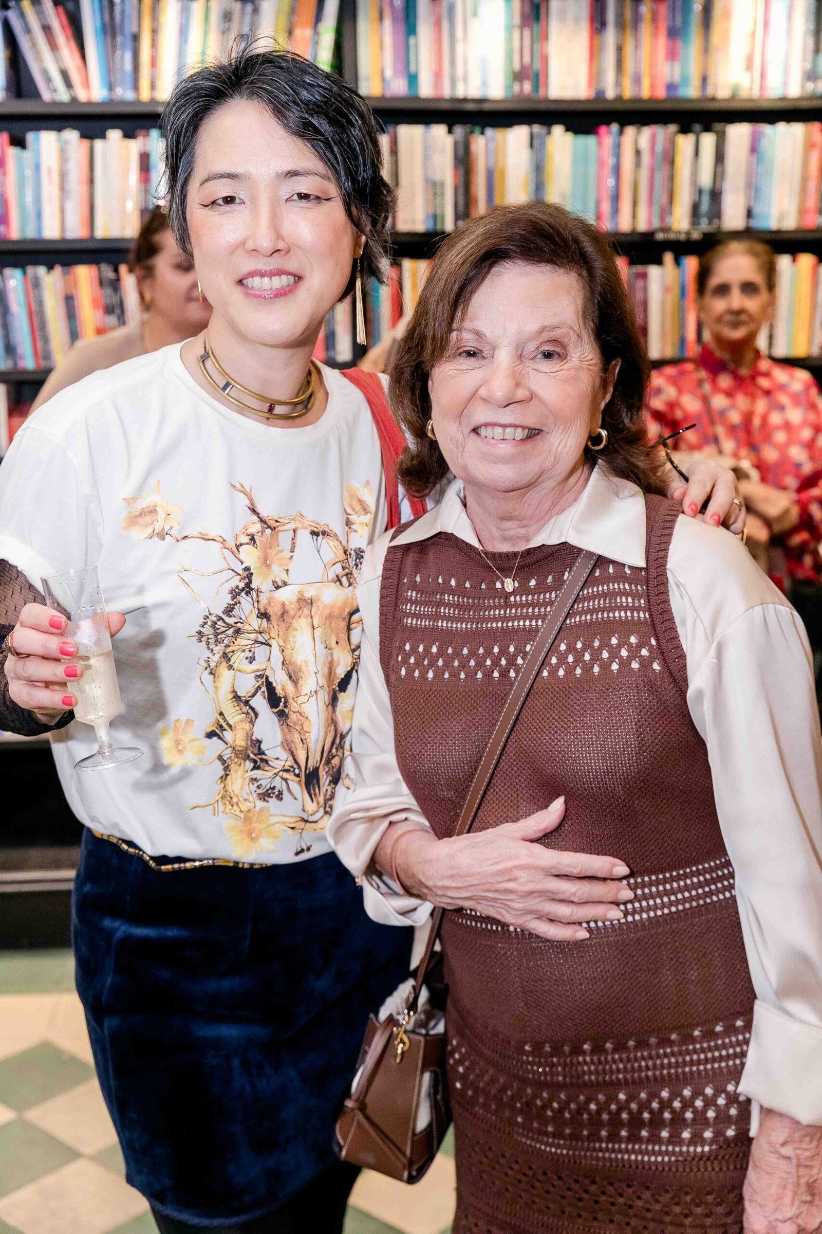 Livro de Mariana Langoni estreia com casa cheia no Leblon