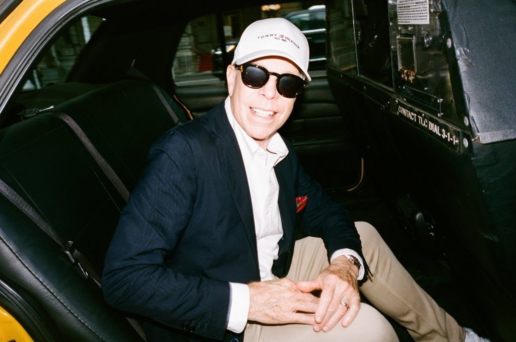 Travis Kelce protagoniza campanha de Outono 2026 da Tommy Hilfiger