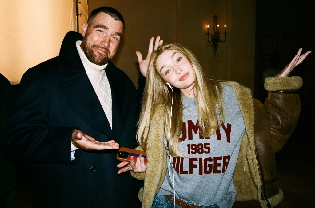 Travis Kelce protagoniza campanha de Outono 2026 da Tommy Hilfiger