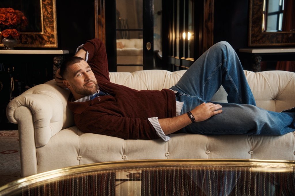 Travis Kelce protagoniza campanha de Outono 2026 da Tommy Hilfiger