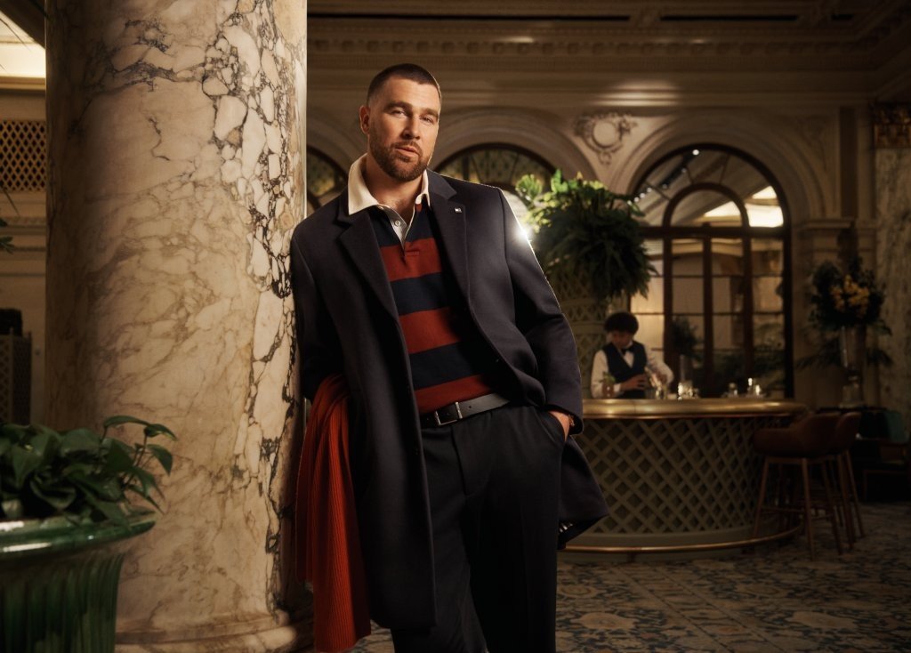 Travis Kelce protagoniza campanha de Outono 2026 da Tommy Hilfiger
