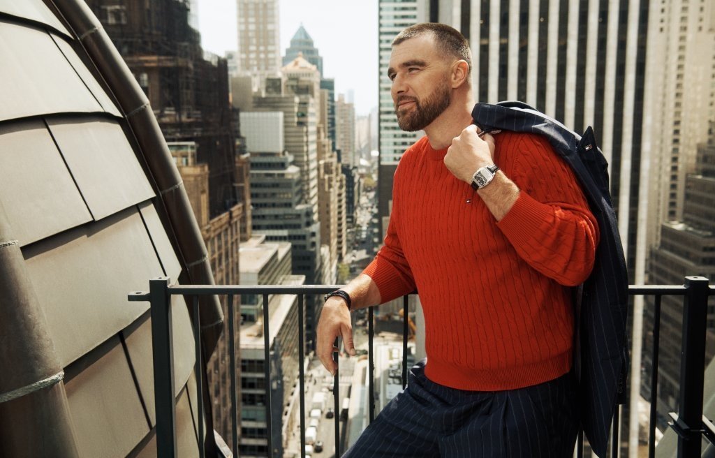 Travis Kelce protagoniza campanha de Outono 2026 da Tommy Hilfiger