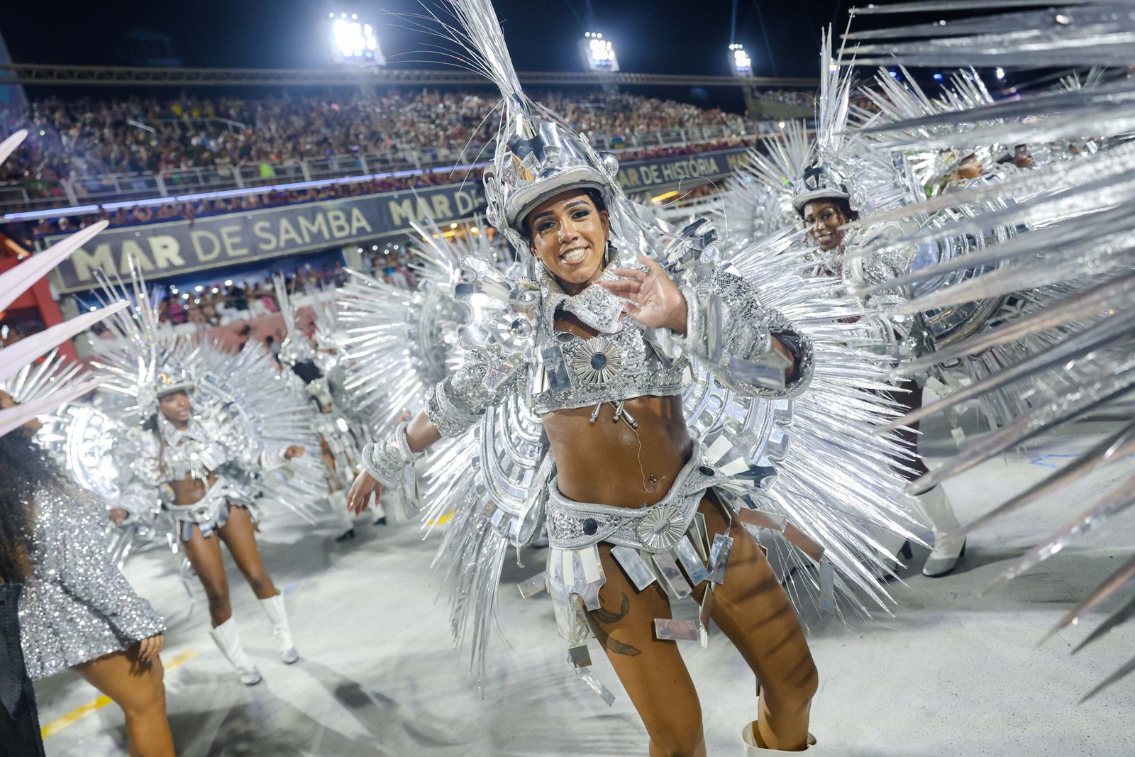 Acadêmicos de Niterói seleciona passistas