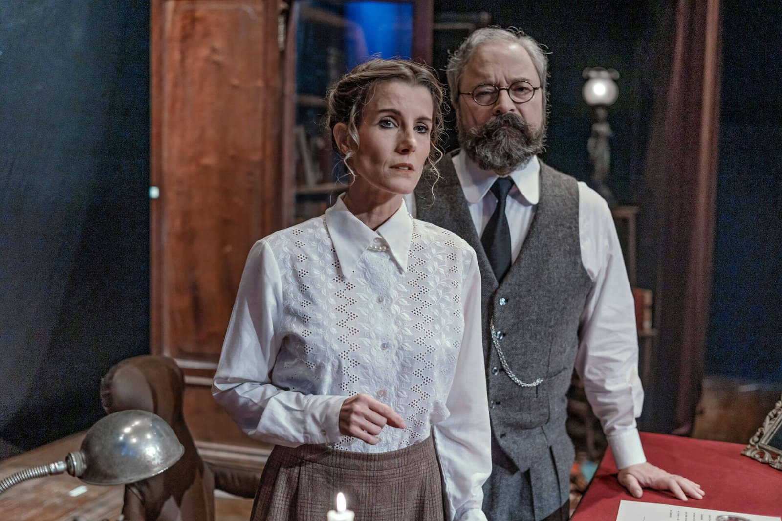 “Freud e o Visitante” traz debate profundo sobre fé, razão e humanidade Freud e o visitante