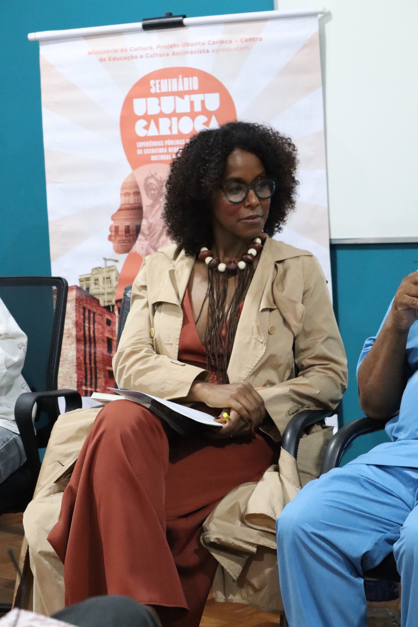 Helena Theodoro inaugura lançamentos na Biblioteca Maju Coutinho