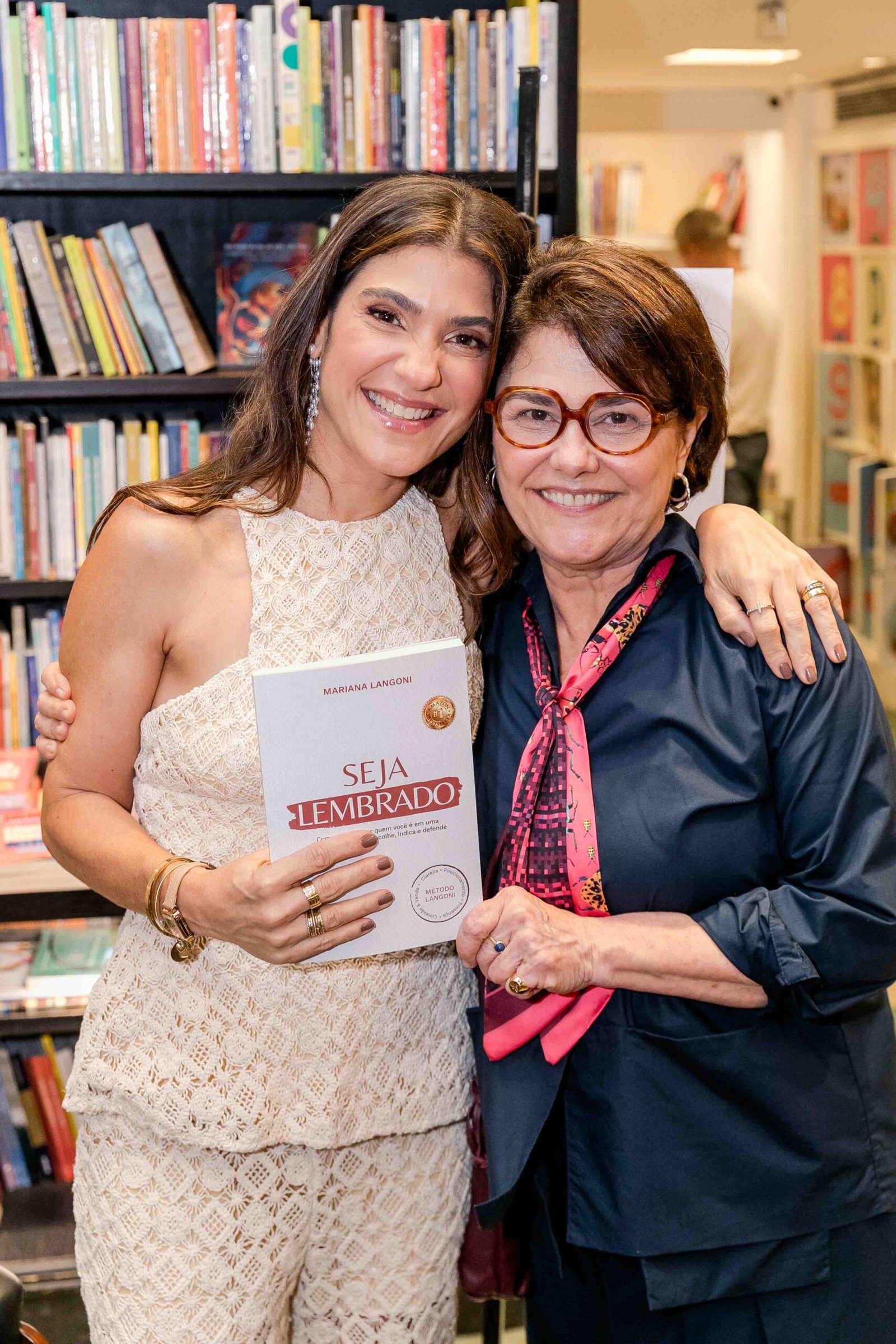Livro de Mariana Langoni estreia com casa cheia no Leblon