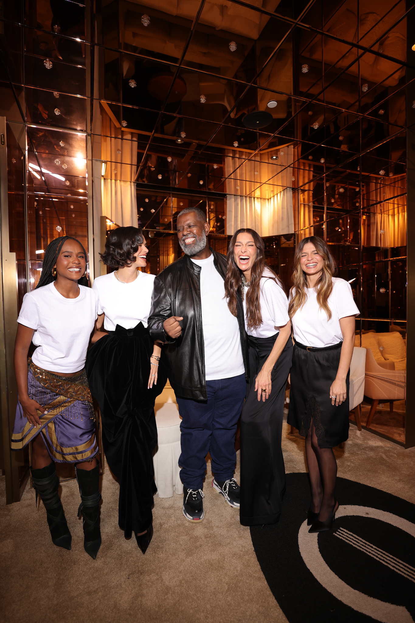 Bruna e Luana Marquezine celebram lançamento da Hering