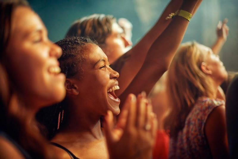 Natura indica perfumes por mood no Rock in Rio