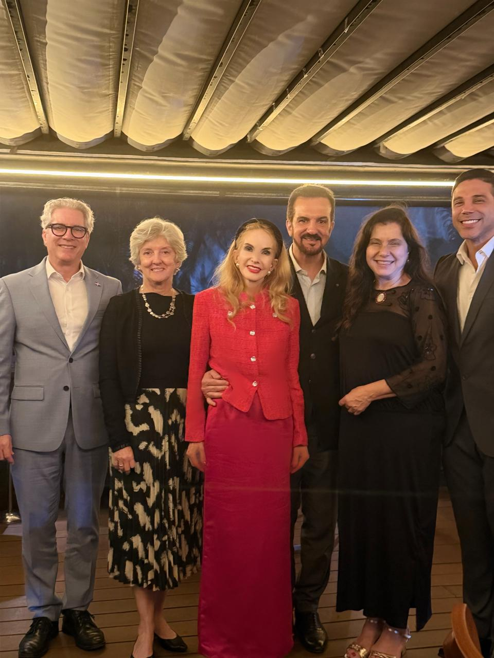 Jockey Club recebe jantar em homenagem a Diana e Ana Cristina