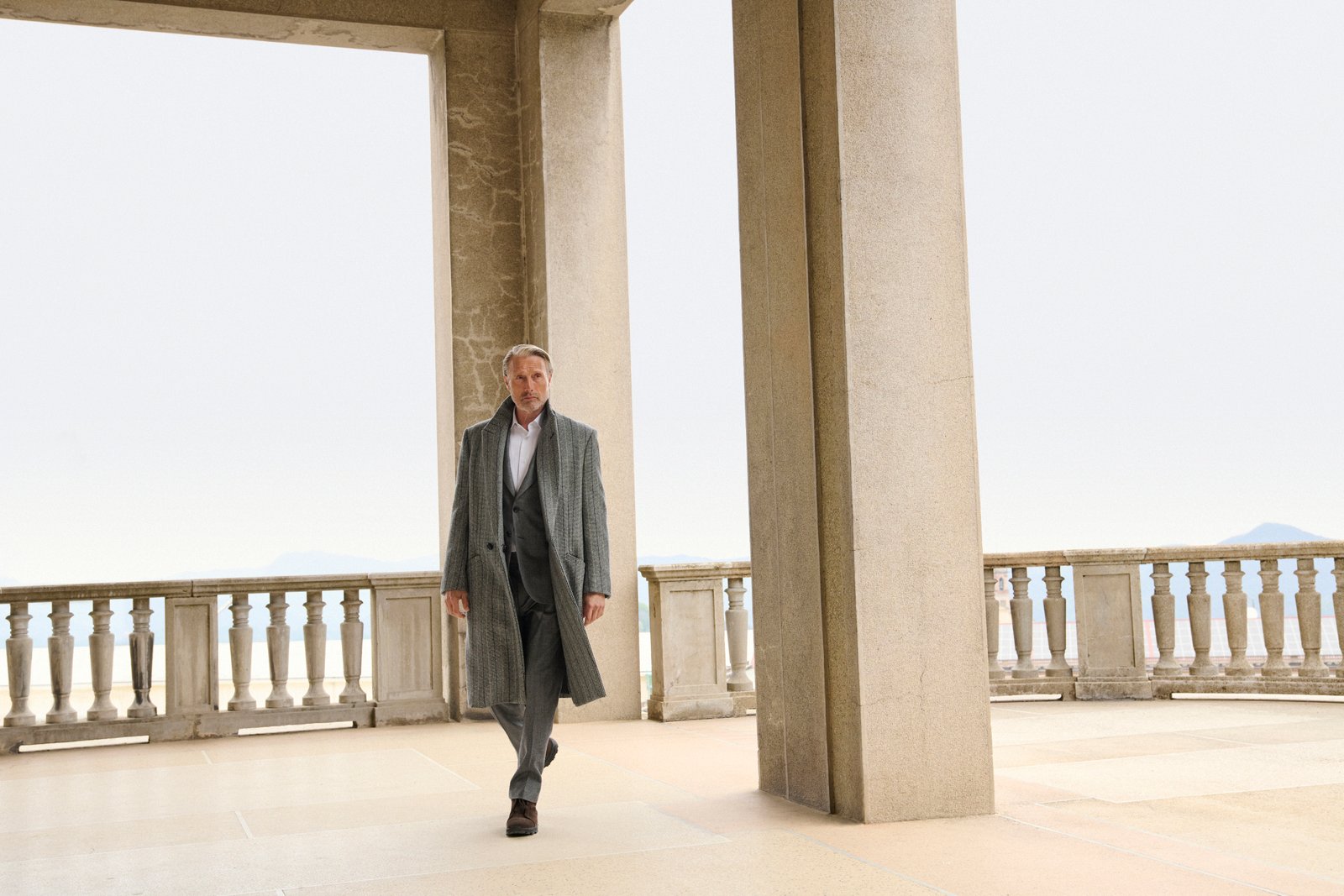 Mads Mikkelsen estrela nova campanha da ZEGNA