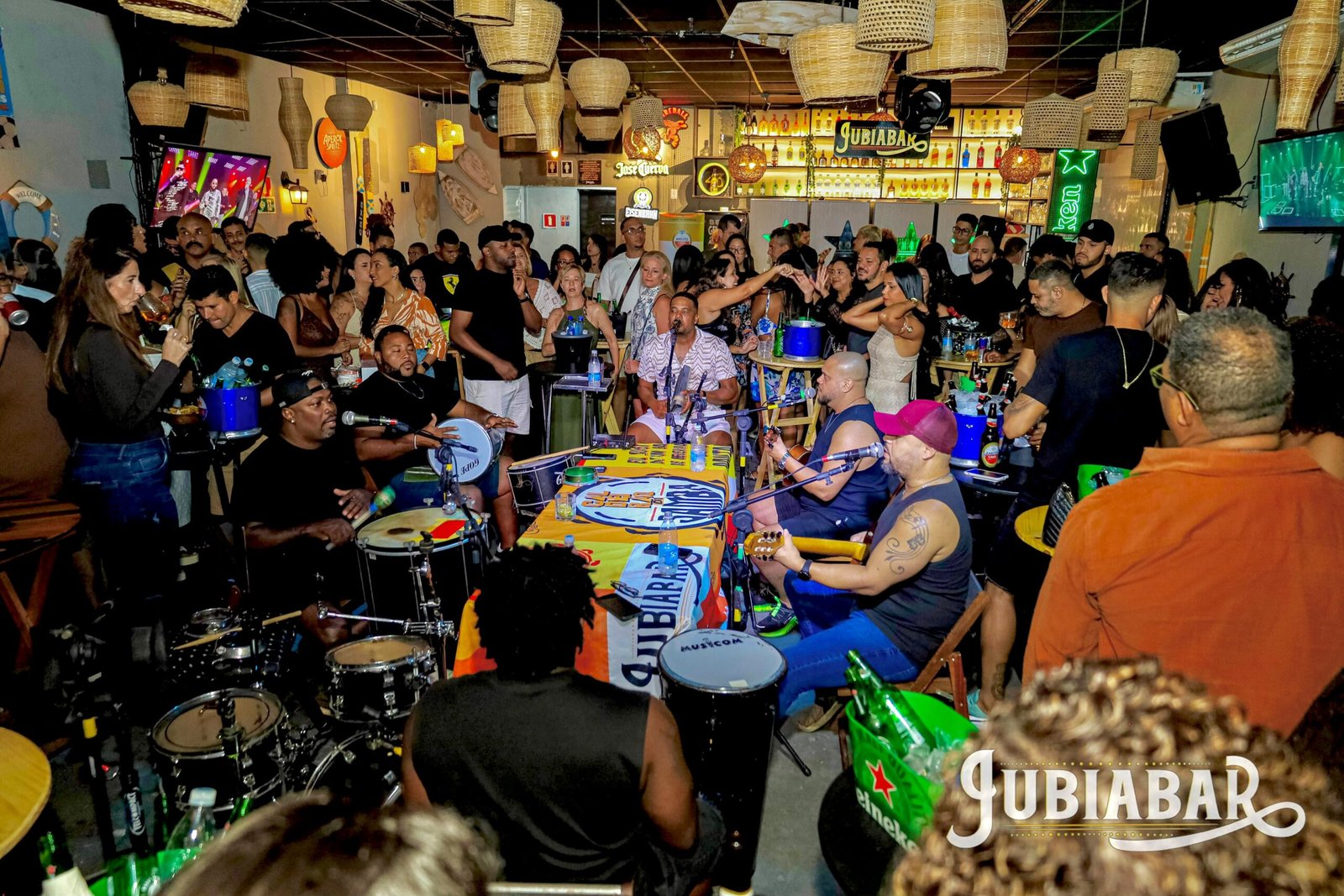 Jubiabar inaugura boteco de rua com gastronomia na brasa no Rio Vermelho