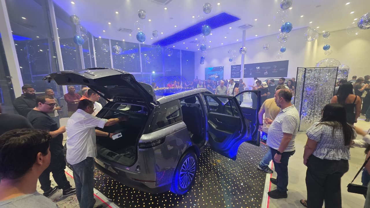 Com preço especial de R$ 159.990, Jaecoo 5 supera meta com mais de 10 unidades vendidas na estreia da Kazza Motors, em Salvador